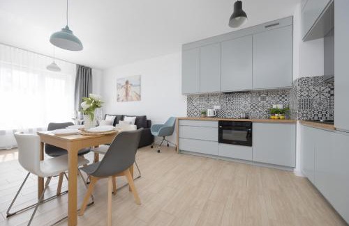 Praga Polnoc Apartment | Metro Targówek One Bedroom Apartment for 4 with Furnished Balcony by Noclegi Renters