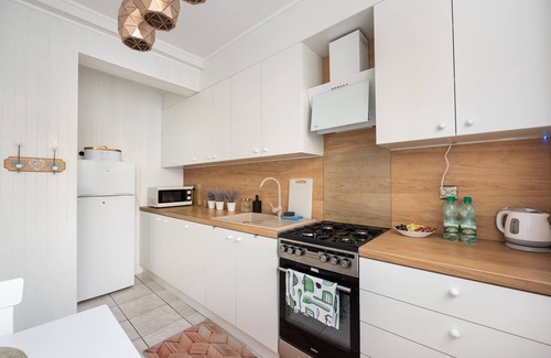 Targowek Apartment | Metro Zacisze Fausta House with Garden