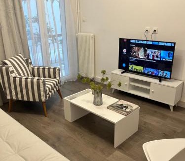 Piraeus Apartment | Metropolitan Complex Apartment-next to Metropolitan Hospital,Karaiskaki,Sef