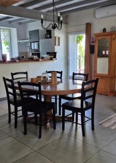 Mary House | Meublé de tourisme "Les brosses tillots"