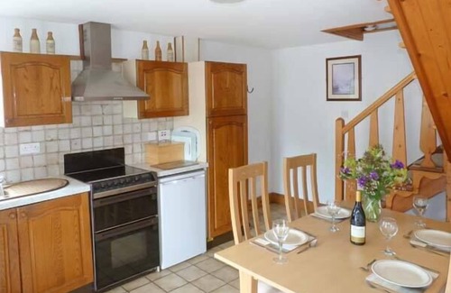 Pooley Bridge Cottage | MEWS COTTAGE, with a garden in Pooley Bridge