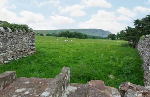 Pooley Bridge Cottage | MEWS COTTAGE, with a garden in Pooley Bridge