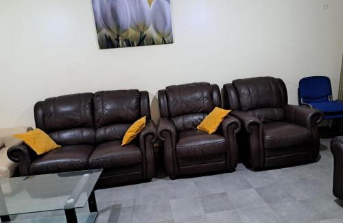 Thika Apartment | Mfalme House, Ngoingwa Estate, 100 Metres from Thika-Mangu Rd, Close to Thika City Centre - Free Parking, Fast Wi-Fi, Smart TV, 2 Bedrooms Perfect for a Family of 2-4 Members