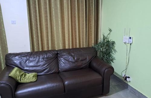 Thika Apartment | Mfalme House, Ngoingwa Estate, 100 Metres from Thika-Mangu Rd, Close to Thika City Centre - Free Parking, Fast Wi-Fi, Smart TV, 2 Bedrooms Perfect for a Family of 2-4 Members