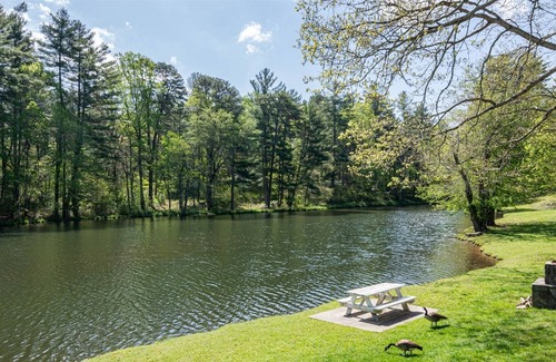 Flat Rock House | MHL 303 On The Lake in Lakeview