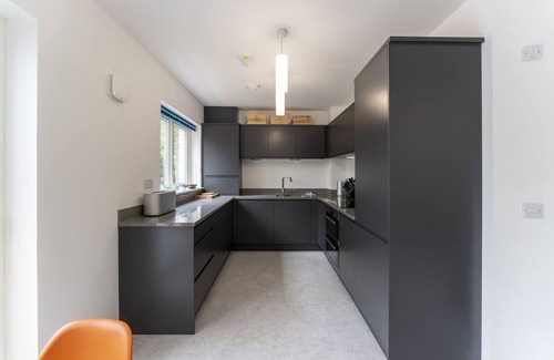 Auchengray Apartment | Mhuilinn Apartment - an apartment that sleeps 3 guests in 2 bedrooms