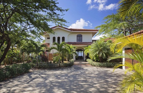 Playa Colorado House | Mi Casa Soñada (Spacious Beachfront House)