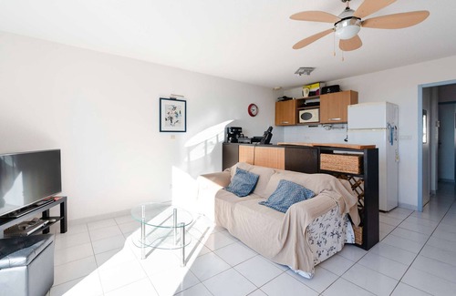 Saint-Pierre-la-Mer Apartment | MI107 3-room flat with sea view in a residence with collective swimming pool