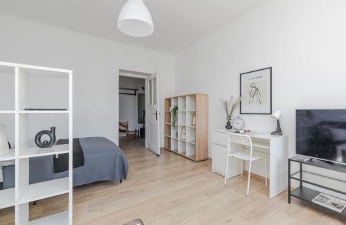 Powisle Apartment | Mia Copernicus Science Center, Vistula River