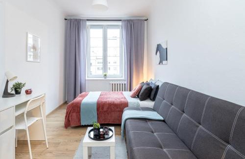 Powisle Apartment | Mia Copernicus Science Center, Vistula River