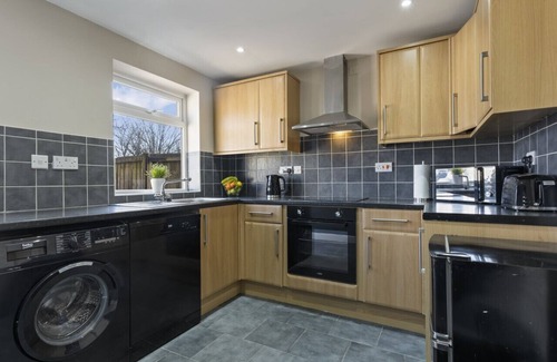 Newark upon Trent House | Mia's House: Park view +Parking