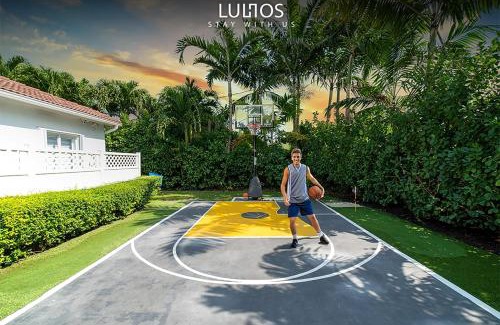 Ludlam House | Miami 5BR Villa w Heated Pool, Games & BBQ L01
