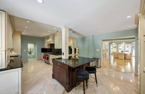 The Roads House | Miami Beach Waterfront Mansion, Pool, Ping Pong, Grill, Guest House, Gated