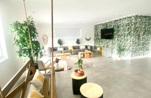 North Miami Beach Villa | Miami Cozi Villa - Heated Pool & Hot Tub