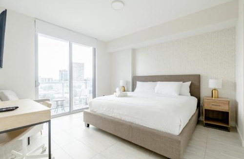 Northeast Miami Apartment | Miami design district, view of the bay - city