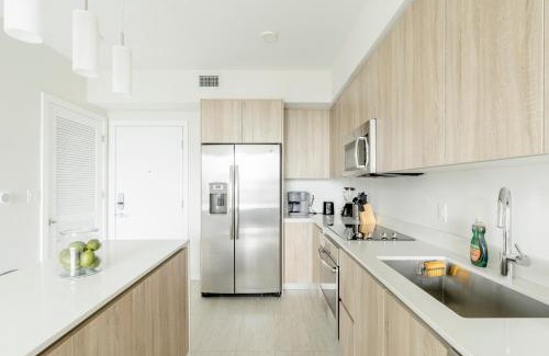 Northeast Miami Apartment | Miami design district, view of the bay - city
