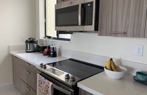 Doral House | Miami/Doral, internet, safe beautiful neighborhood, walk to restaurants galore!
