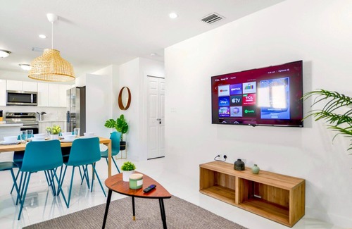 Gladeview Apartment | Miami Duplex w/Free Parking – 10 Min to Wynwood
