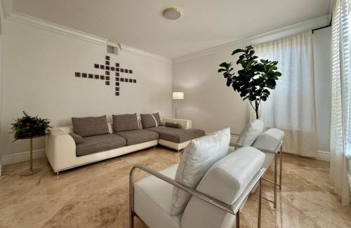 Ludlam Villa | Miami Getaway Heated Pool Villa with Mini Golf & BBQ