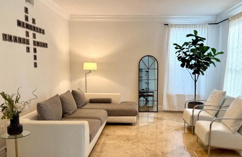 Ludlam Villa | Miami Getaway Heated Pool Villa with Mini Golf & BBQ