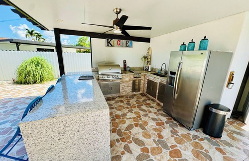 Palmetto Estates House | Miami home, 8 person Hot Tub, Heated Pool, Outdoor Kitchen, Outdoor Bathroom, AC