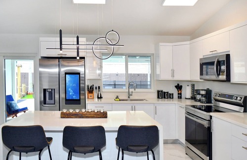 Palmetto Estates House | Miami house, Heated pool, Artificial beach, Mini golf, luxury and comfort