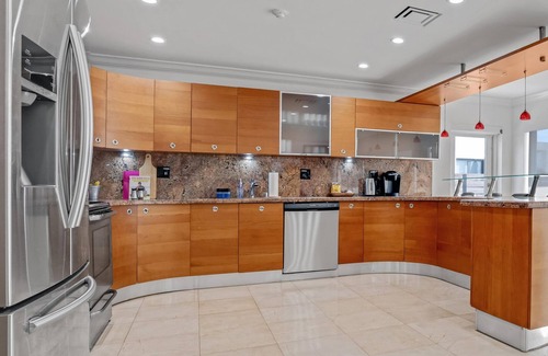 Highland Lakes House | Miami Lakefront Paradise! 5 Beds, Heated Pool