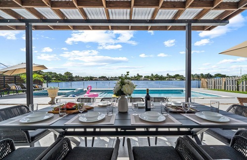 Highland Lakes House | Miami Lakefront Paradise! 5 Beds, Heated Pool