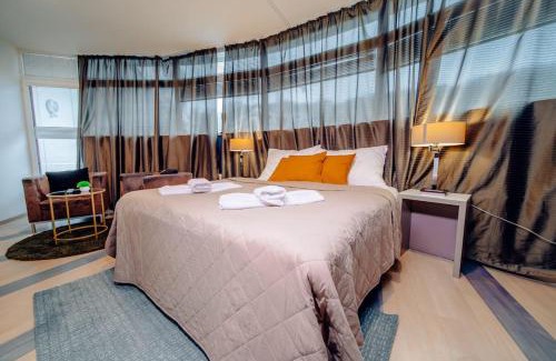 Prague 5 Apartment | Miami Lovely romantic Garden apartment with whirlpool