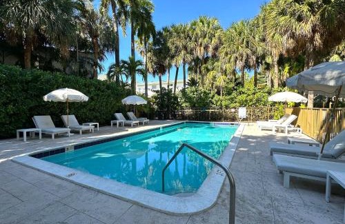 East Little Havana Hotel | Miami River Inn by Renzzi