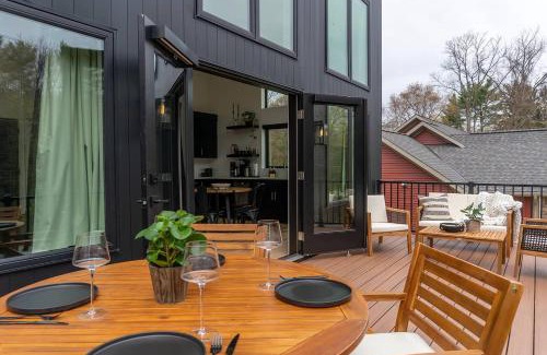 Saugatuck House | Michigan Mod Walk To Downtown