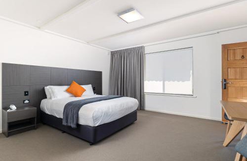 Hackham Hotel | Mick O'Sheas