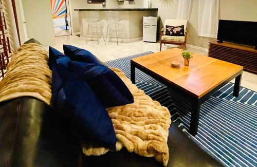 Westminster Apartment | Mid-Century Apple Blossom Suite!