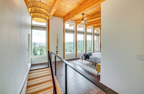 Worley House | Mid-Century Escape: Lake Views, Steps to Cave Bay!