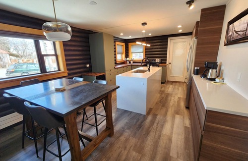 Gunnison Cabin | Mid Century Gem! Close to campus, downtown and bus stop. Clean and comfortable.
