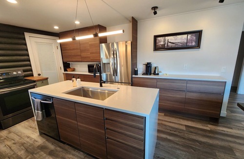 Gunnison Cabin | Mid Century Gem! Close to campus, downtown and bus stop. Clean and comfortable.