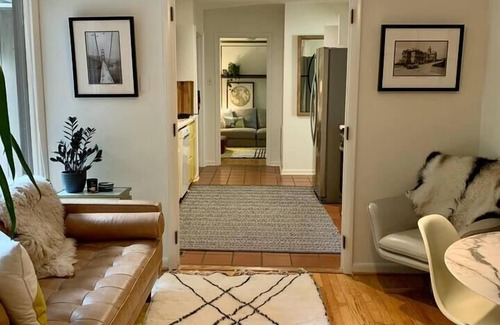 Chapel Hill House | Mid-Century Gem Creekside King Beds Near UNC