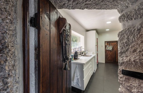 Canicada Apartment | Mid-century modern gem in Braga