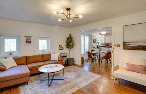 Fayetteville House | Mid-Century Modern Fayetteville Home Close to Town
