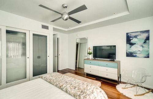 West Avenue Apartment | Mid-Century Modern Gem South Beach Miami
