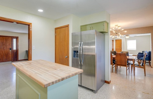 Lake Bentley House | Mid-Century Modern Lakeland Retreat w/Smart TV!