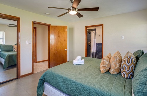Lake Bentley House | Mid-Century Modern Lakeland Retreat w/Smart TV!