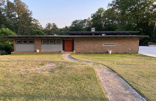Terry Sanford House | Mid-Century Modern Luxury. Sleeps 12. Pool Table and Ping Pong Table.