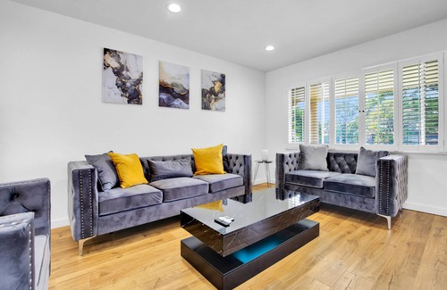 Northridge House | Mid-Century Modern Villa
