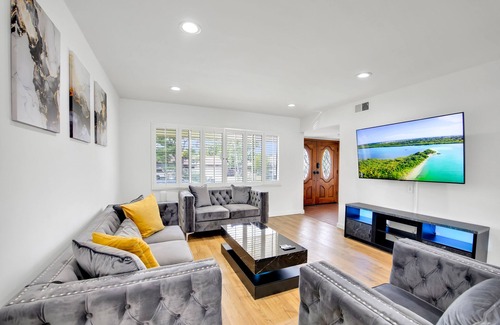 Northridge House | Mid-Century Modern Villa