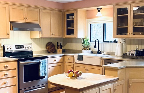 Marmot Cabin | Mid century riverfront cabin. Hot tub, Pet friendly, Riverview