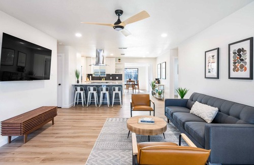 Franklin Park House | Mid Century S. ATX Oasis-Sleeps 8, Office & Pets!