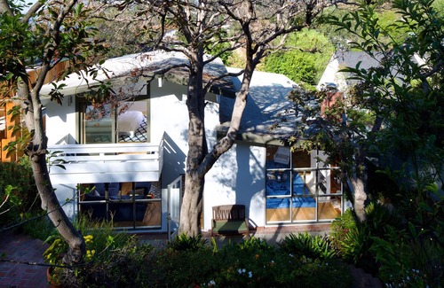 Santa Monica Canyon House | Mid-Century Santa Monica Canyon Home. Hidden Gem. Beautiful walk to beach.