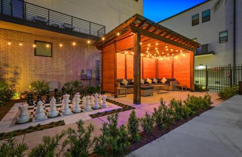 Mid-City House | Mid City Fully Furnished Townhouse