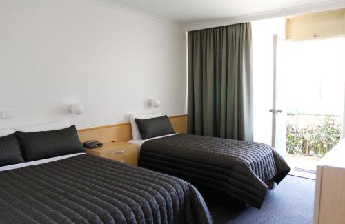 Queanbeyan Hotel | Mid City Motor Inn Queanbeyan